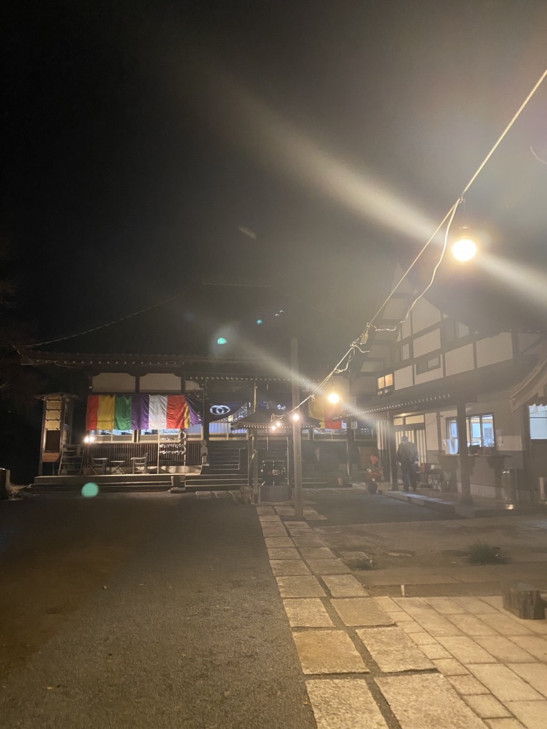 大晦日の夜の弘誓院境内
